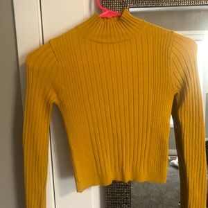Yellow crop turtle neck sweater-Size Smll